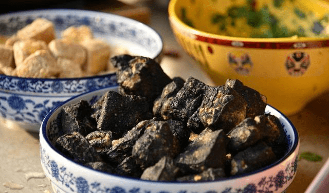 竹园臭豆腐，闻臭识美味，传统工艺的魅力探究