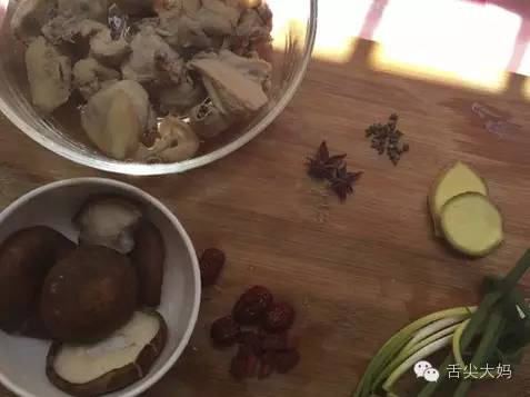 香菇红枣枸杞鸡汤，滋养身心，温暖整个冬季的秘方