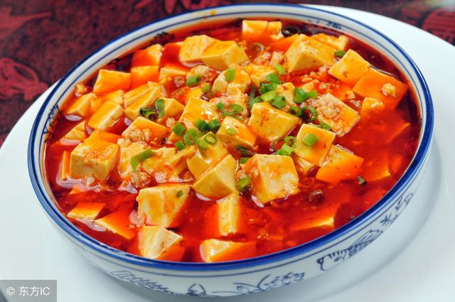 豆腐辣椒清淡料理，家常美食的健康新选择