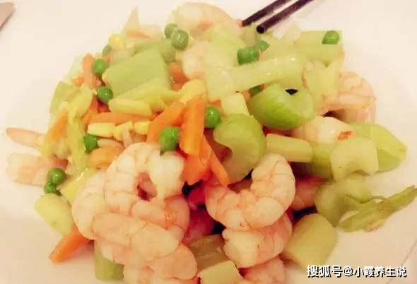 虾仁豆腐芹菜煲的做法