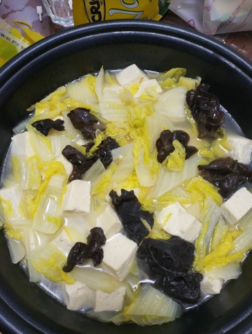 水煮木耳豆腐，家常美食中的养生佳品