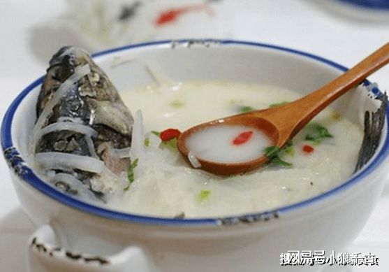 炖鱼汤豆腐，鲜美滋补的家居美食制作攻略