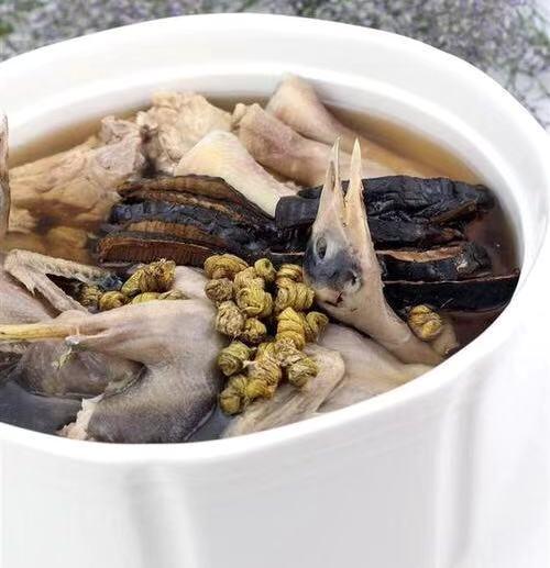 石斛鸭胗汤的做法