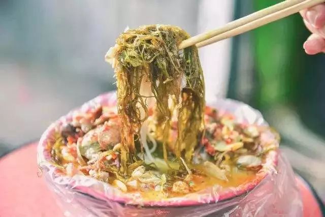 云南特色美食探秘，豆腐糯米血肠的美味与做法