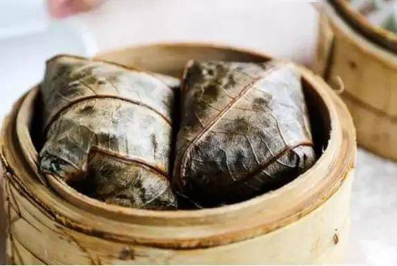 云南特色美食探秘，豆腐糯米血肠的美味与做法
