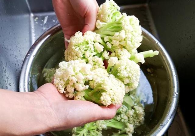 西兰花饺子馅，营养美味新选择，家常做法大揭秘