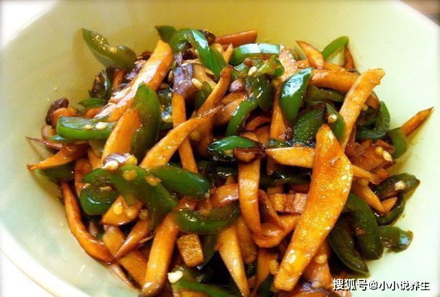 青椒麻油鸡，家常美食的别样风味