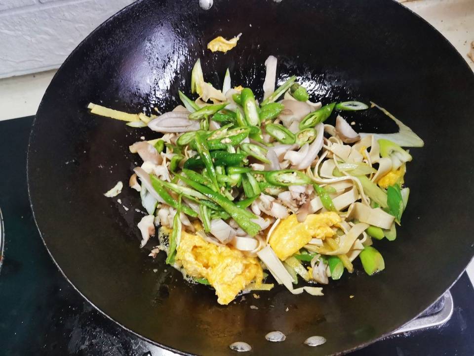 洋葱炒巴沙鱼，鲜美口感与营养满分的家常美食