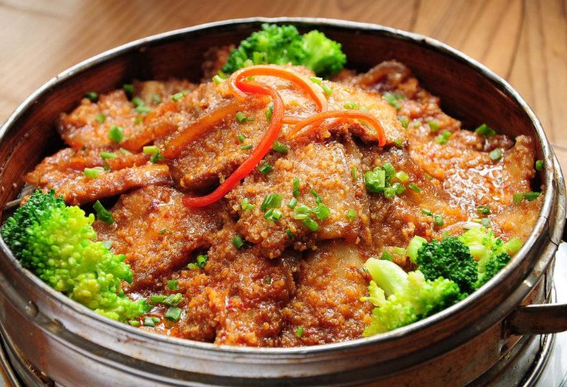 汉中粉蒸肉的独到魅力，传统美食的现代演绎