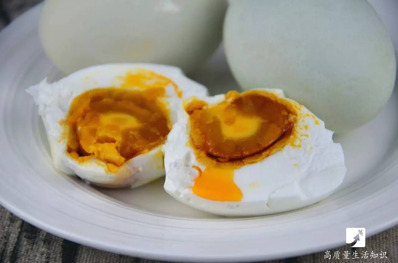 咸鸭蛋白的神奇魅力，家常食材的健康奥秘