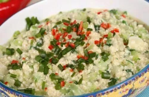豆腐蘸腌菜膏，家常美食的别样风味体验