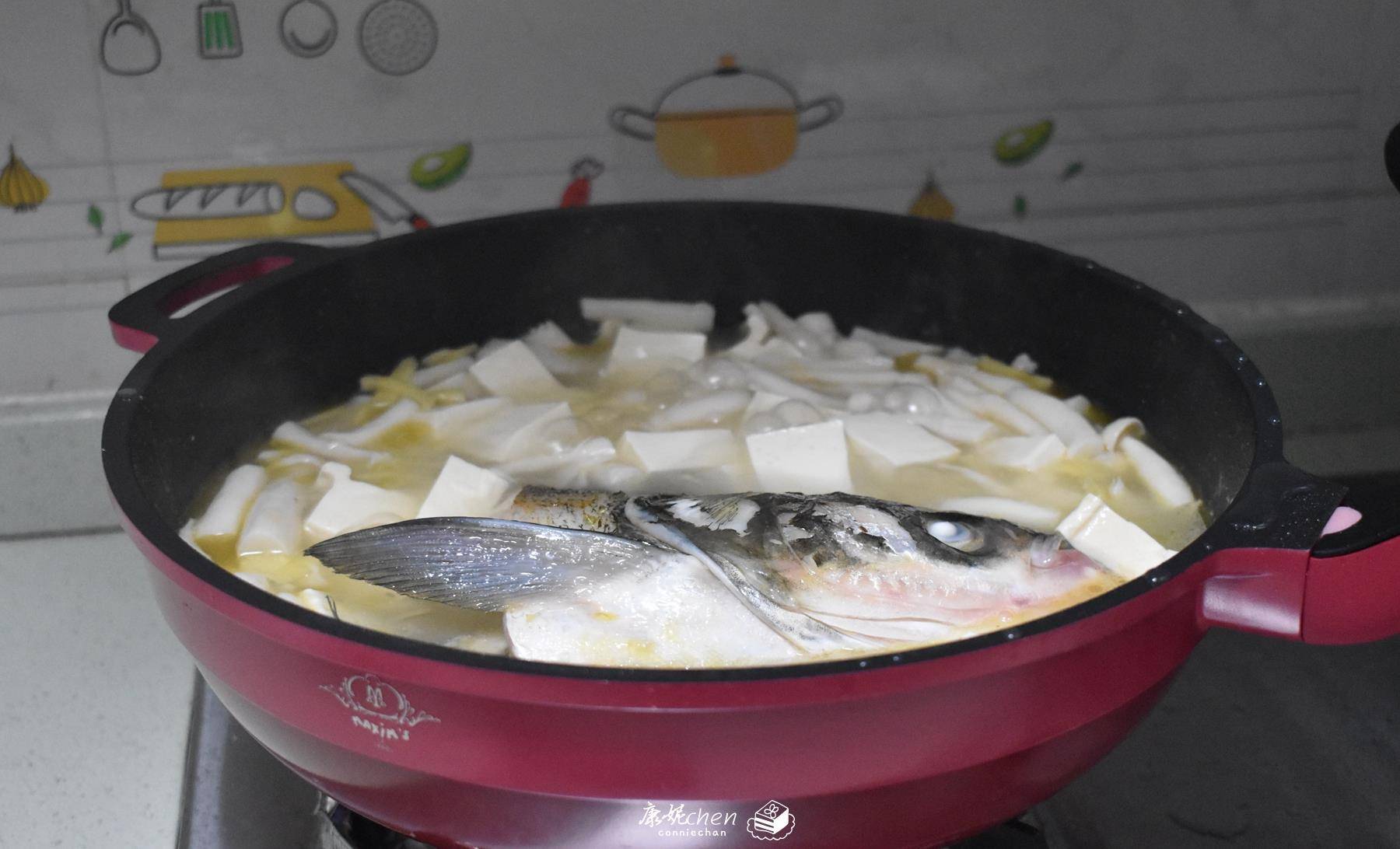 红烧豆腐丸子汤，家常美味，营养滋补的温暖佳品