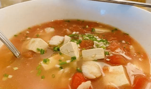 豆腐虾番茄生菜汤，鲜美滋补，一碗汤的温暖