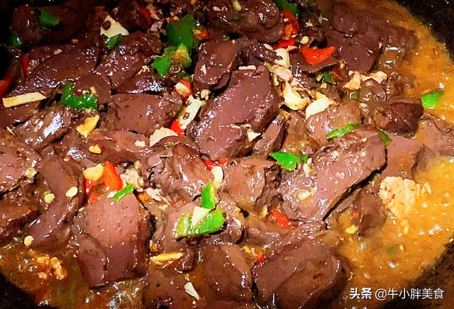 猪血糯米灌大肠，传统美食的魅力与家常做法解析