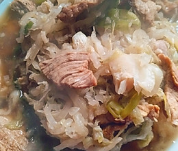 酸菜炖肉豆腐，酸爽开胃，营养滋补的家常美食