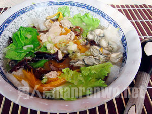 春笋与臭豆腐的奇妙碰撞，一道独特风味的家常美食