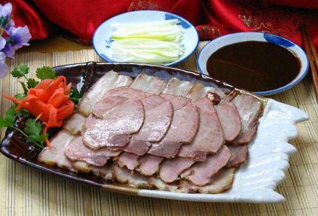 东北烤鸽子的秘密，香气四溢的传统美食制作指南
