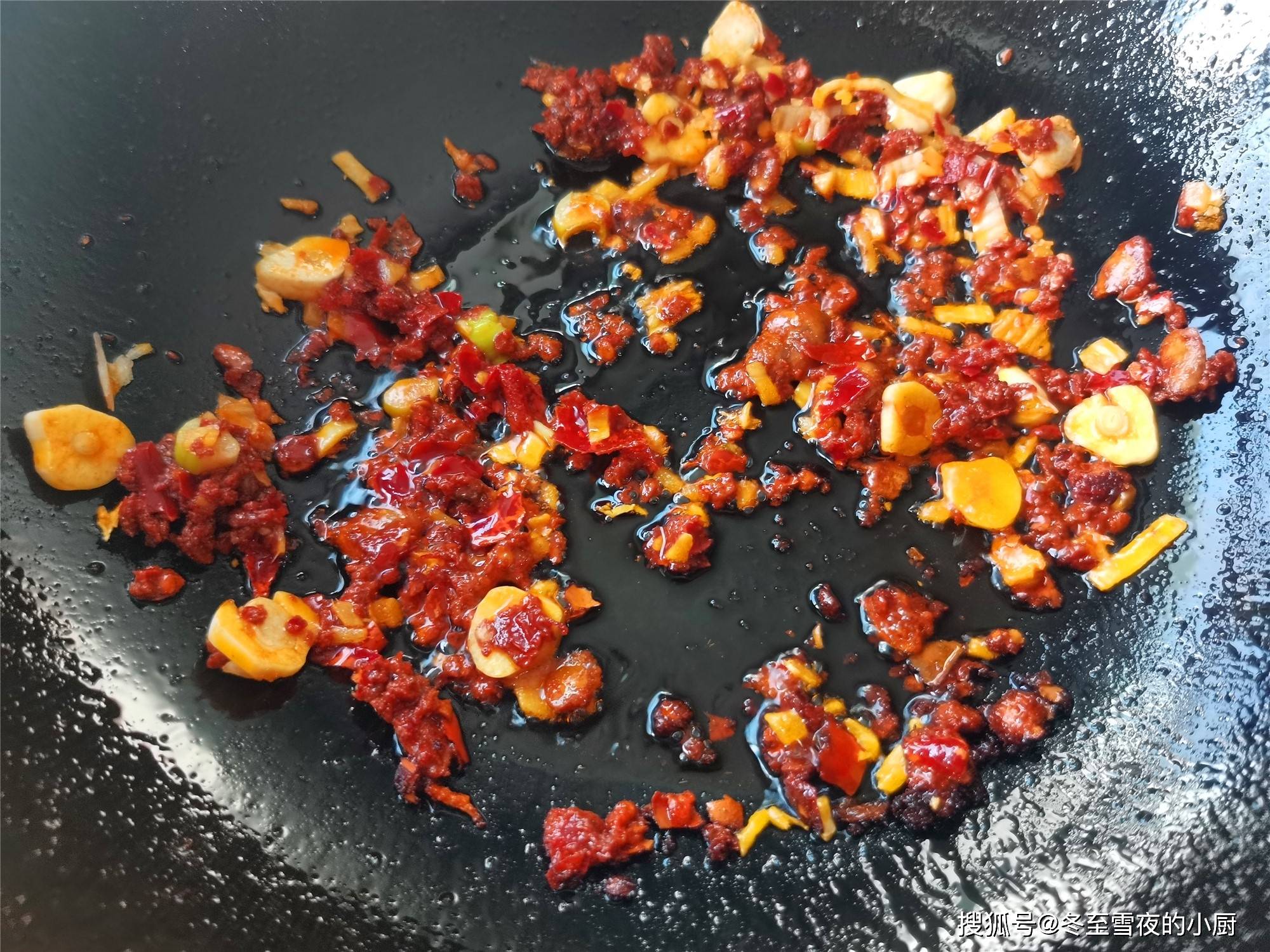 辣豆腐块小吃，家常美味，一招解锁舌尖上的辣爽