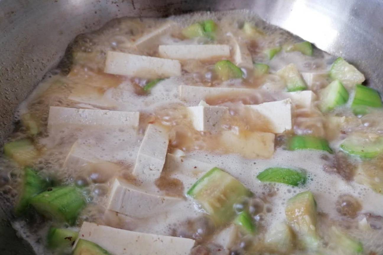 小葱炖干豆腐，家常美味，营养满分的小秘密