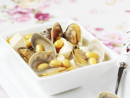 白豆腐黄豆汤，滋养身心的一碗好汤