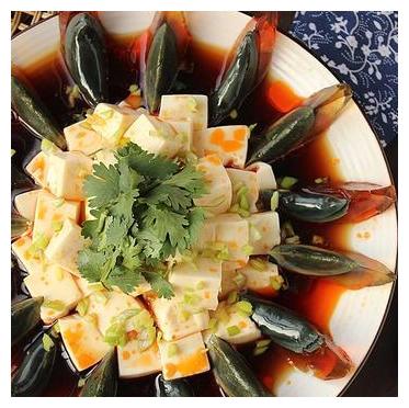 豆腐麻辣皮蛋，家常美食的新风味体验