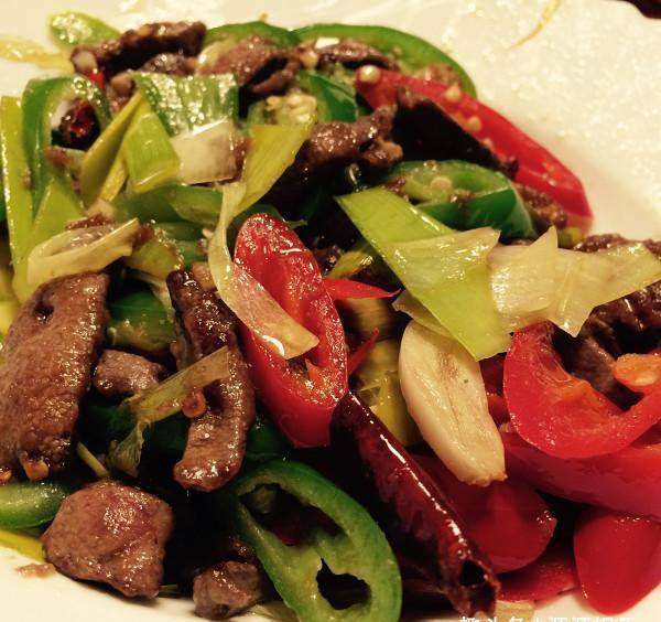 腊肉炒辣椒，家常美食中的绝妙搭配