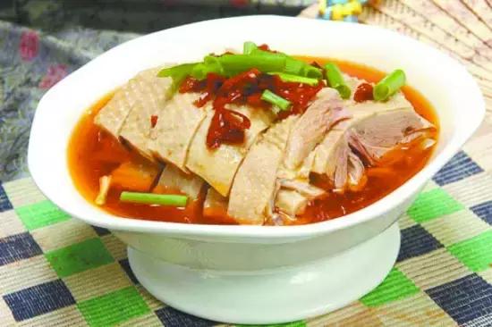 东北豆腐炖鹅，传统美食的温馨诱惑