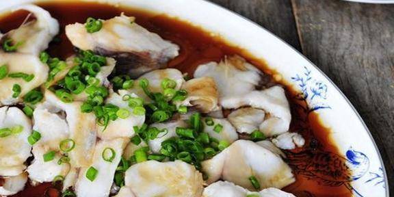 天麻豆腐鱼的神奇疗效与家常做法解析