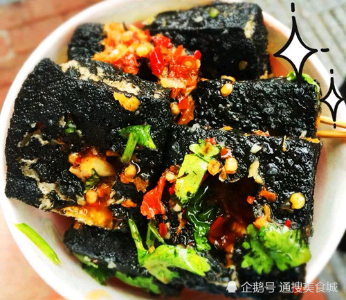 辣椒臭豆腐，重口味的美食传奇，如何在家轻松制作？