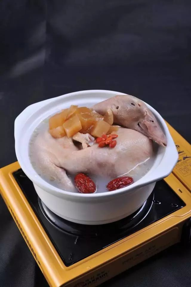 酸萝卜鸡汤，酸鲜醇厚，温暖整个冬季的佳肴