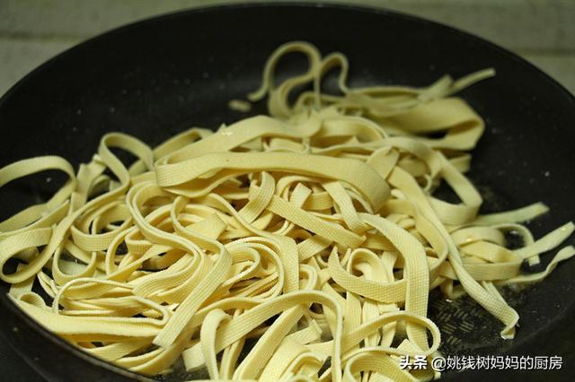 家常美味，豆皮肉丝的制作秘诀与营养解析