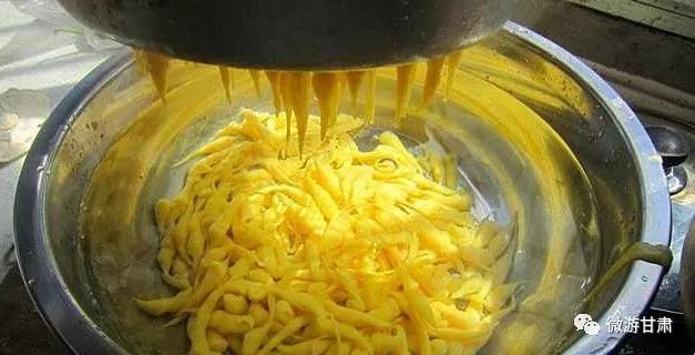 河南的玉米面鱼鱼做法
