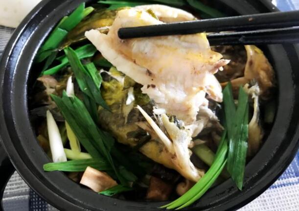 啤酒焖黄骨鱼的做法