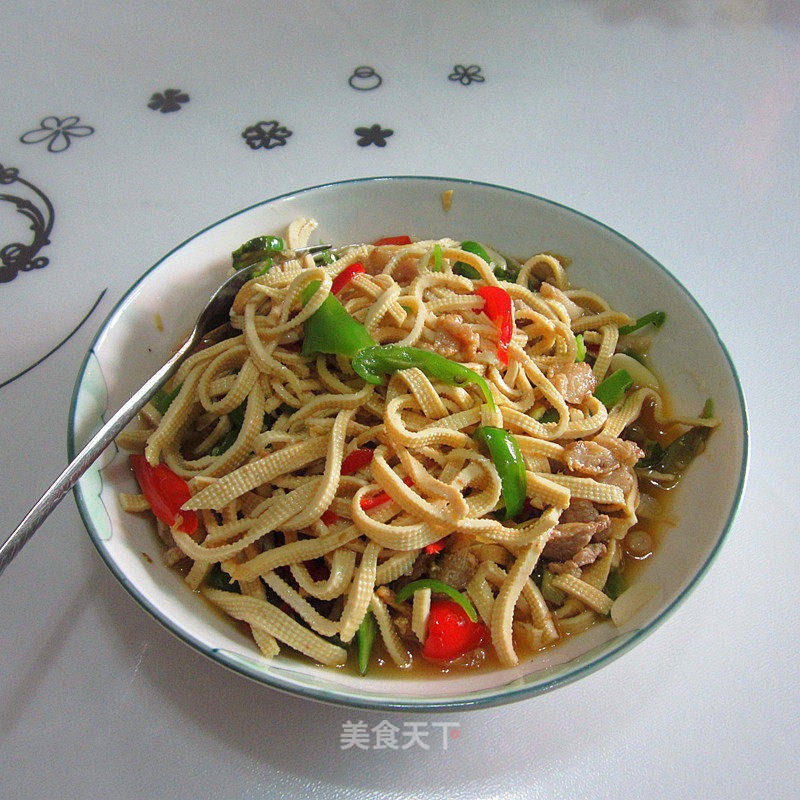 排骨炒豆腐丝，家常美食的全新演绎