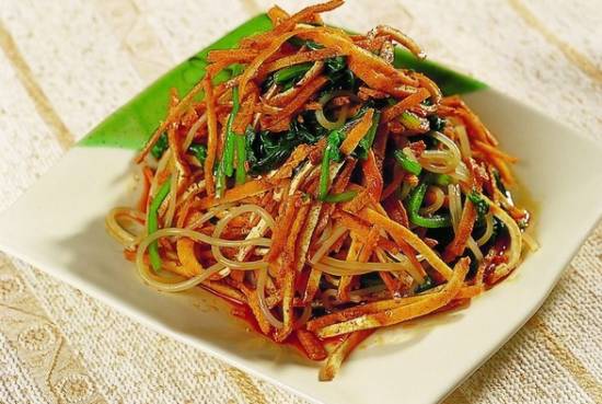 排骨炒豆腐丝，家常美食的全新演绎