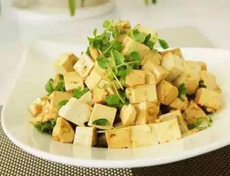 玉田小葱拌豆腐的做法