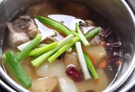 如何去排骨汤油腻的做法