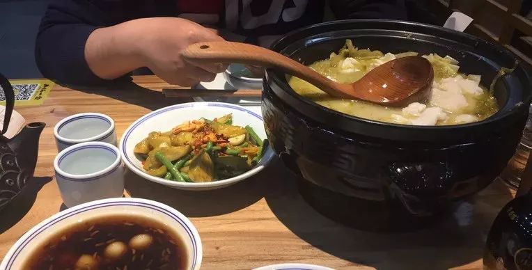 招牌酸菜鱼，酸辣鲜美，家常佳肴的独到魅力