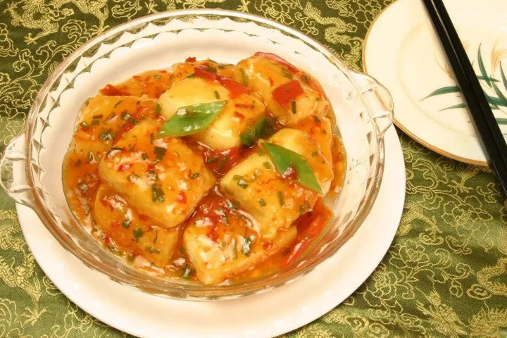 脆皮酱汁豆腐，家常美食的魅力与做法解析