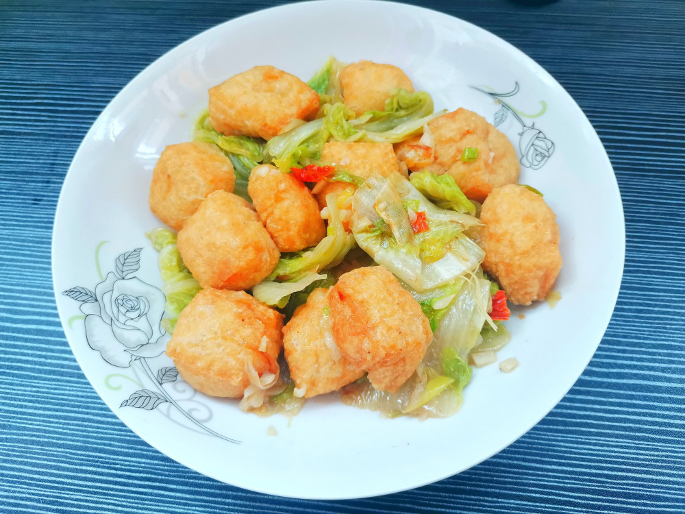 油炸豆腐配白菜，家常美食的惊艳组合