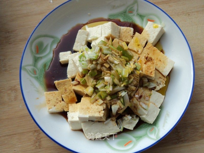 夏日清爽美食，凉拌圆豆腐的制作与养生功效