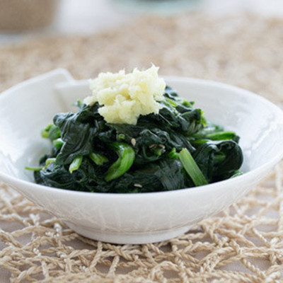 豆腐丝搭配菠菜，美味素食的养生之道