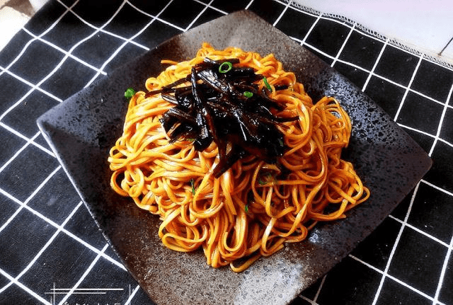 上海葱油拌面，唤醒味蕾的经典家常美食