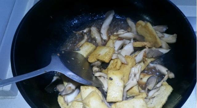 家常豆腐焖大鱼，鲜美滋味，营养满分，家常美食新选择