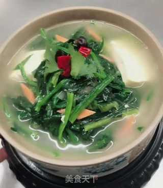 豆腐菠菜皮蛋汤，一碗温暖的养生汤品，简单易做，滋养身心