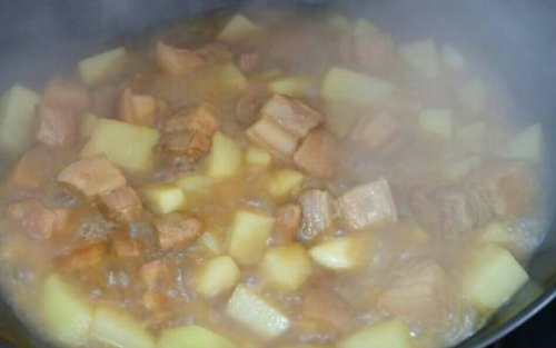 猪肉酸菜土豆炖豆腐，家常美味，营养满分