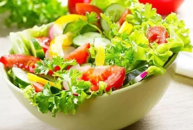 豆腐丁炒生菜，家常美食中的营养与健康之道