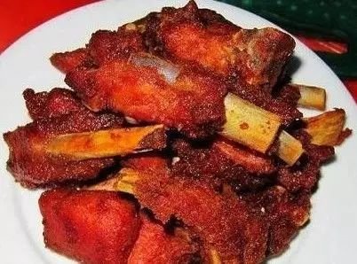 酱香骨的魅力，传统美食的现代演绎