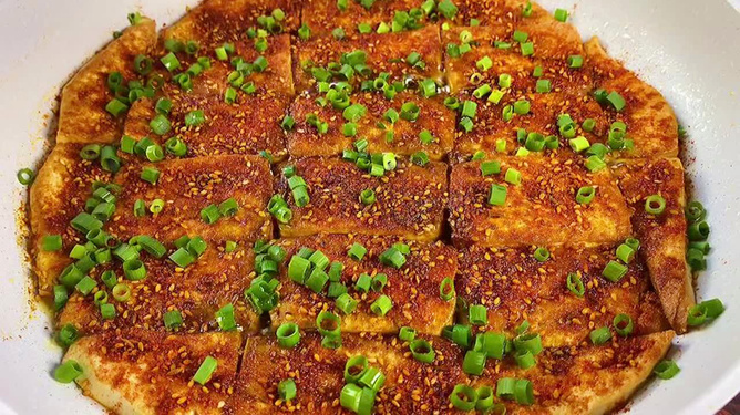 摆摊秘籍，香辣豆腐的制作与摊位经营之道
