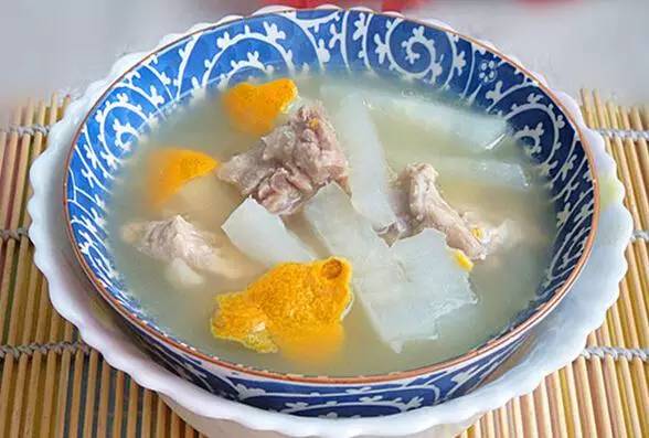 猪尾骨炖豆腐，美味滋补的养生佳品